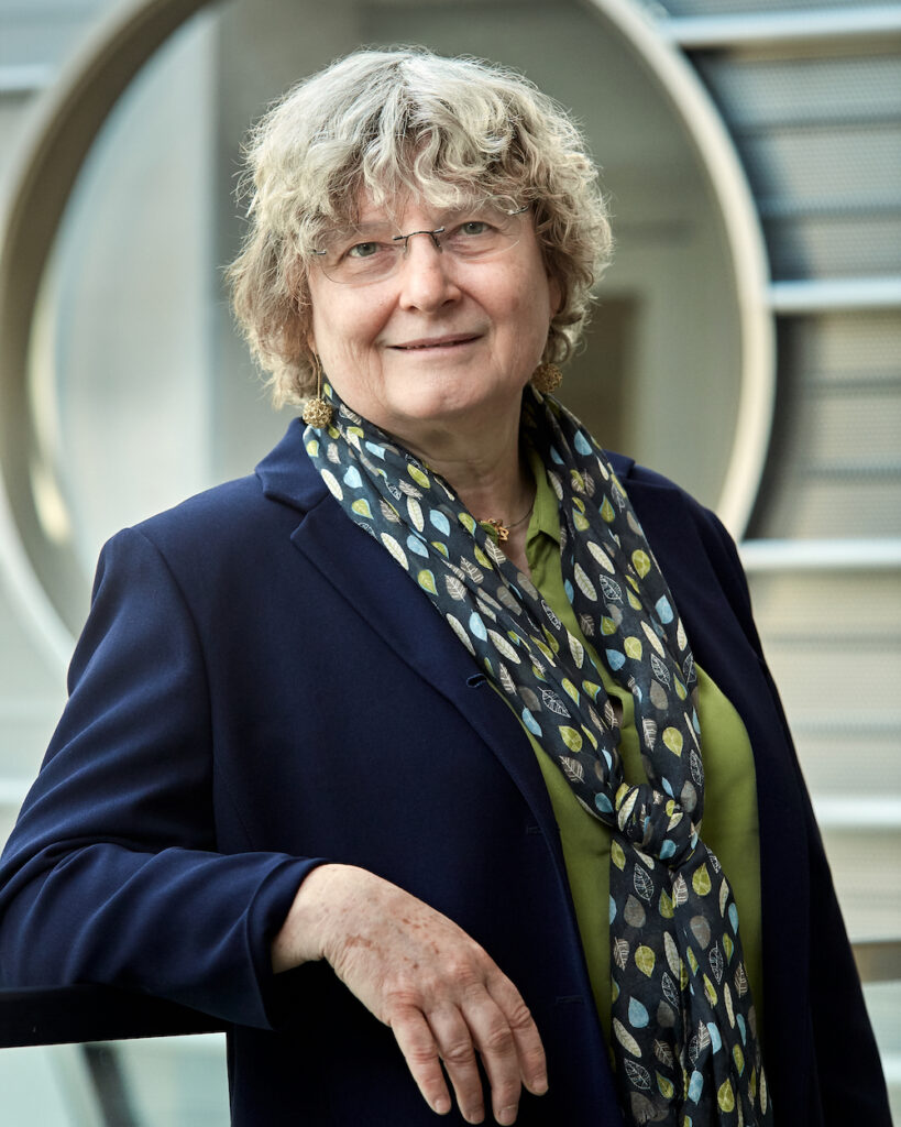 Portrait photo of Ingrid Daubechies