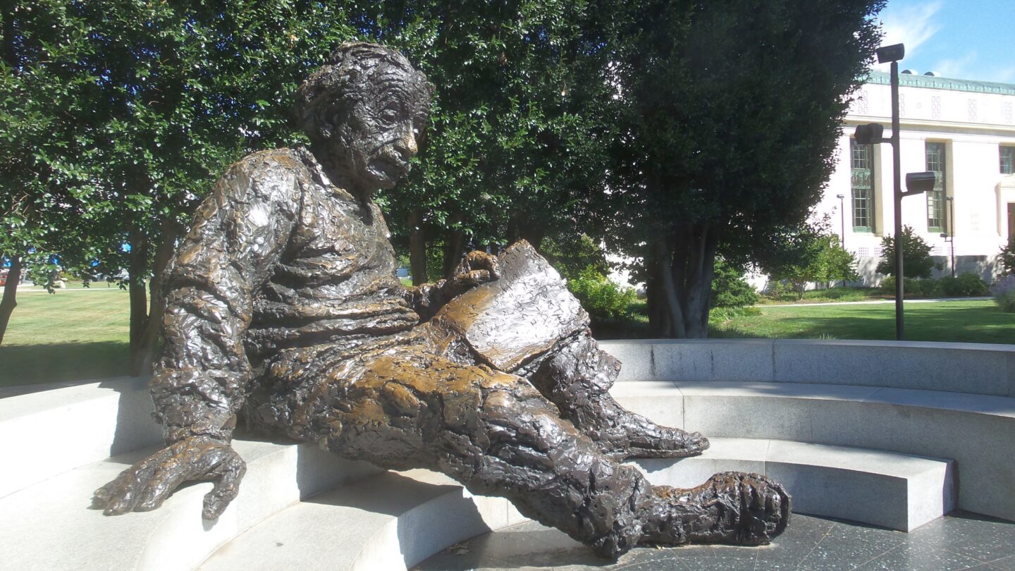 Statue of Albert Einstein sitting down