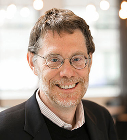 Portrait photo of Andrew Millis