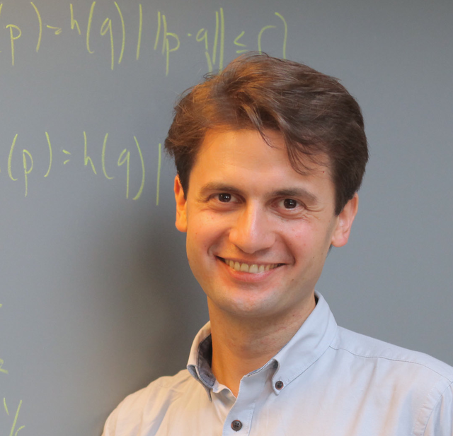 Portrait photo of Alexandr Andoni