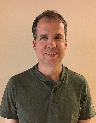 Portrait photo of Andrew Irwin