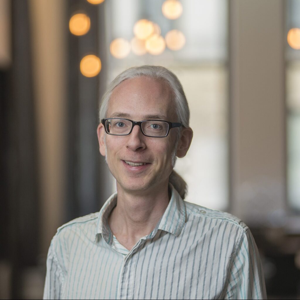 Portrait photo of Alex Barnett