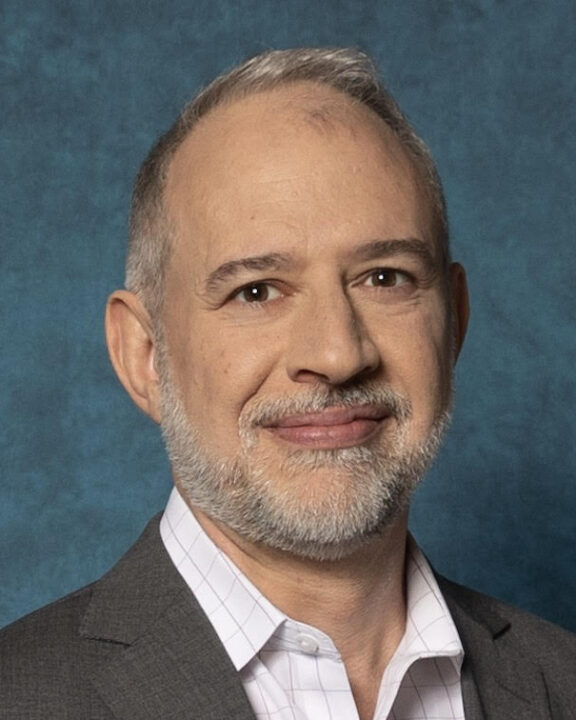 Aaron Batista headshot.