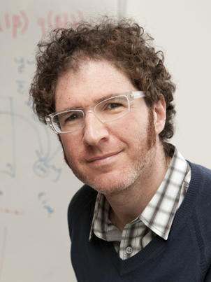 Portrait photo of Davis Blei