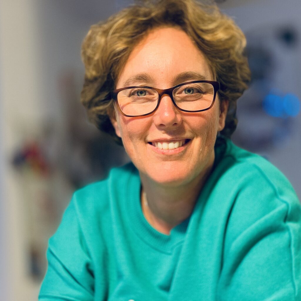 A portrait photo of Irit Dinur.