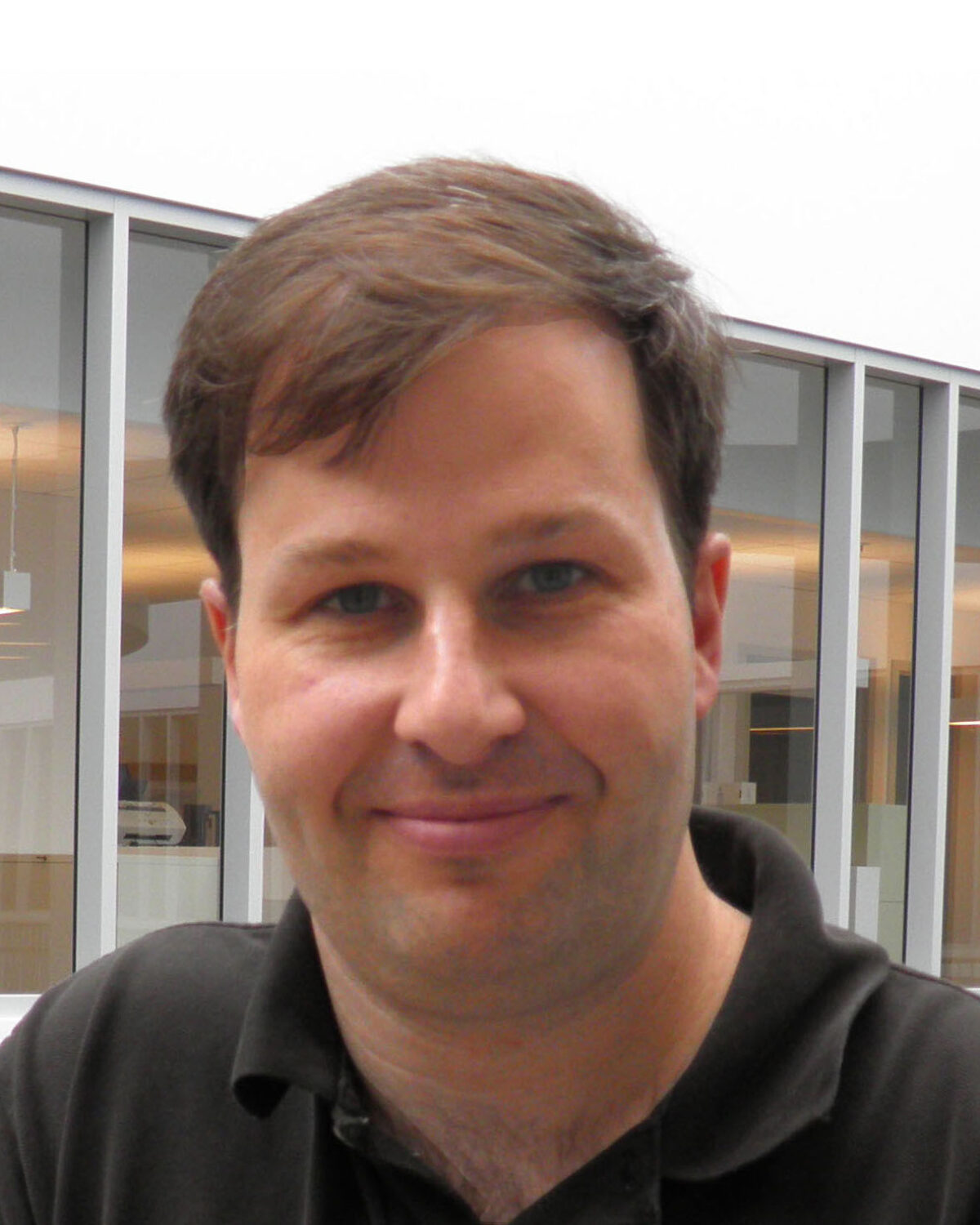 Portrait photo of Loren Frank
