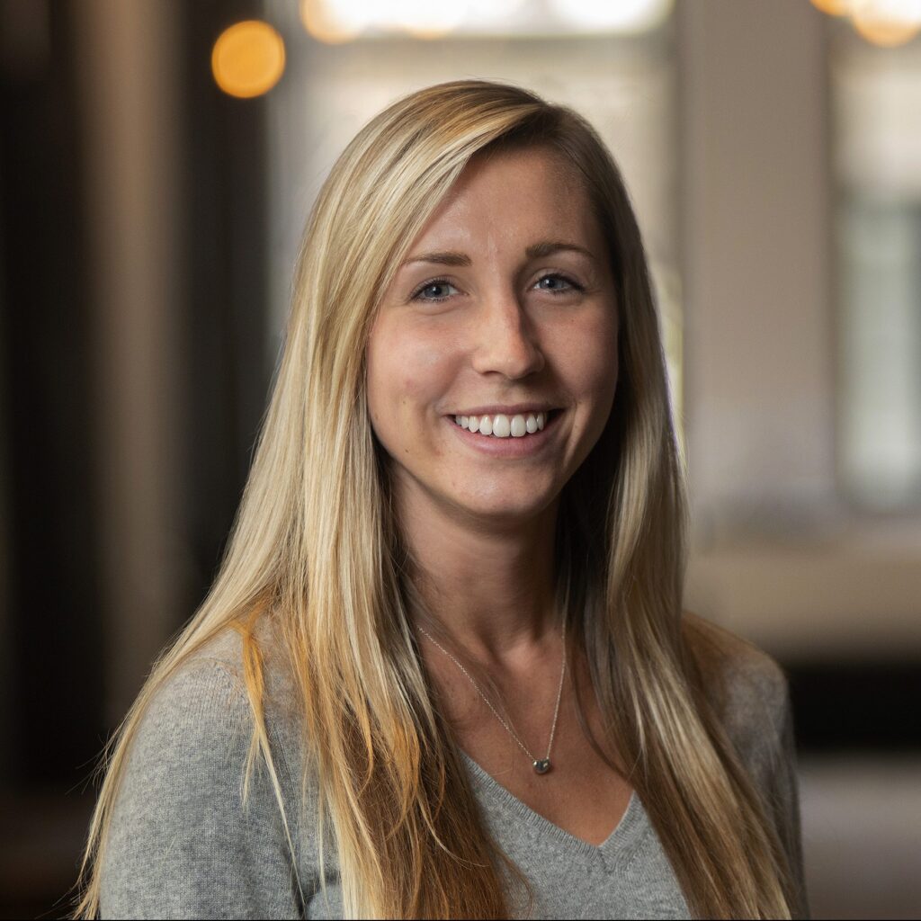Portrait photo of Claudia Skok Gibbs