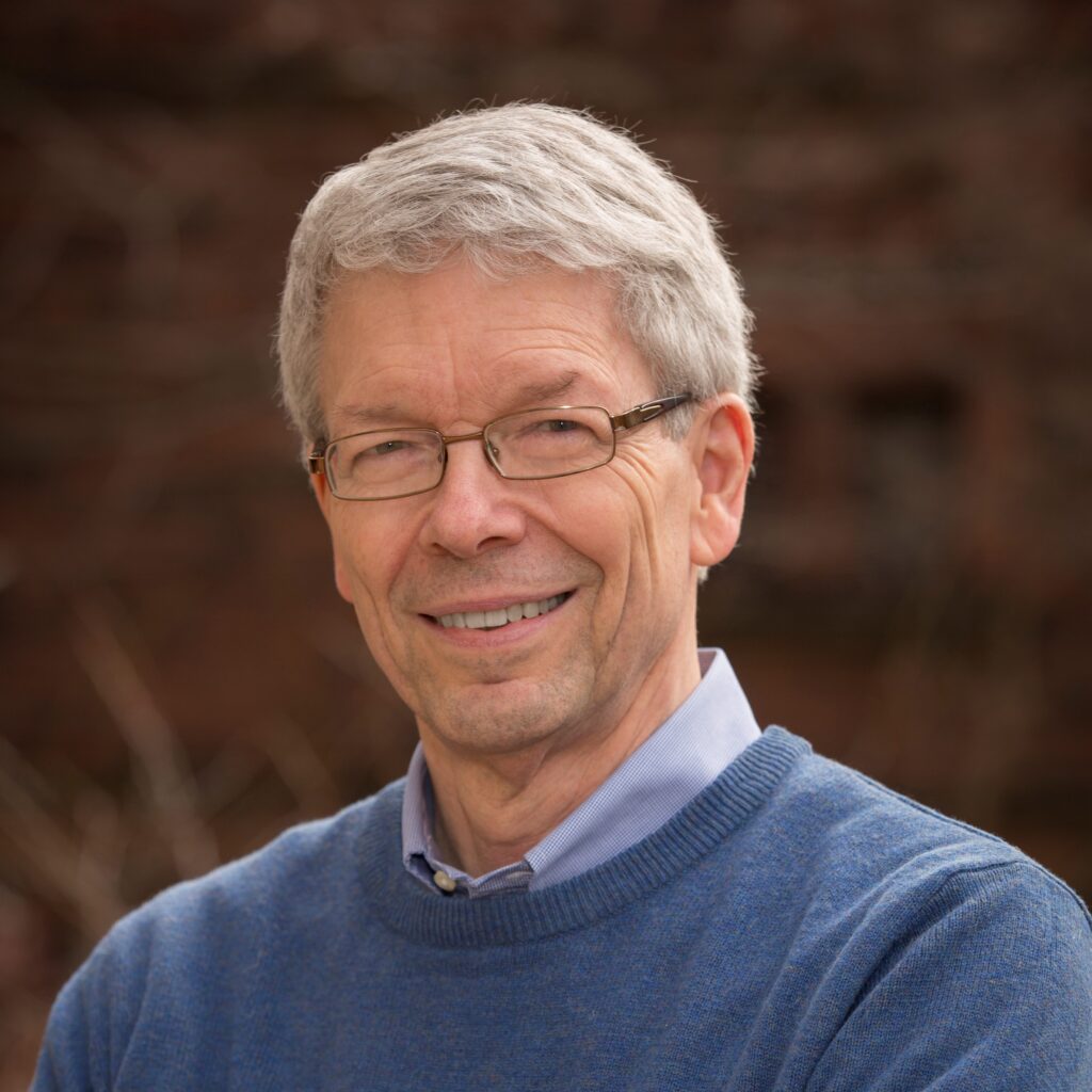 Portrait photo of Steven Girvin