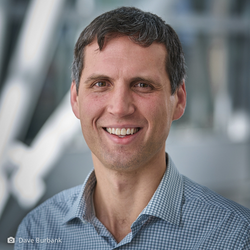A portrait photo of Thomas Hartman.