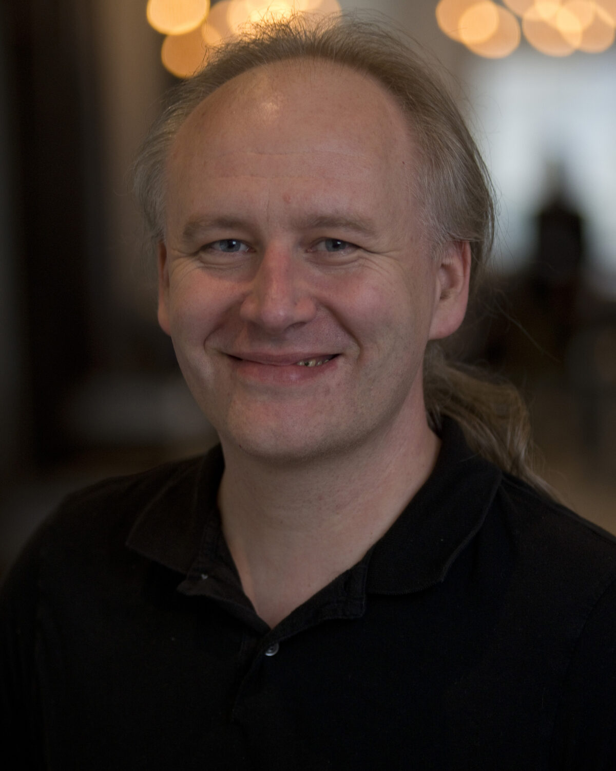 Portrait photo of Piotr Indyk