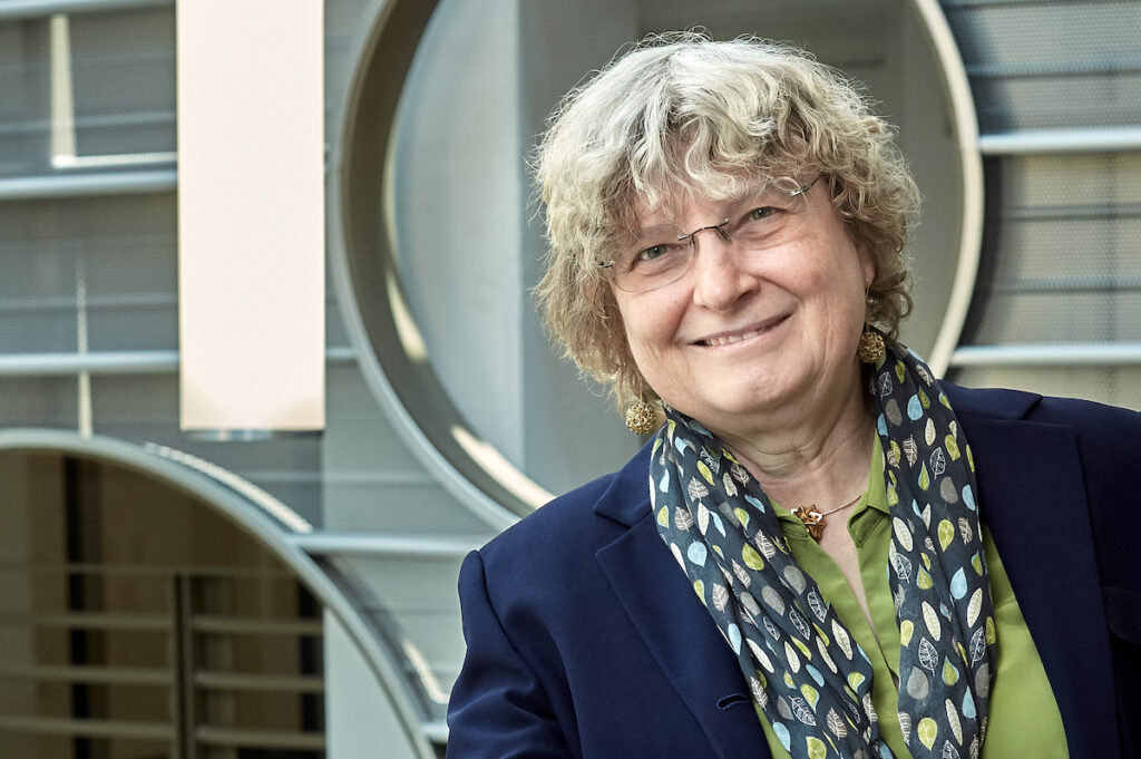 Portrait photo of Ingrid Daubechies