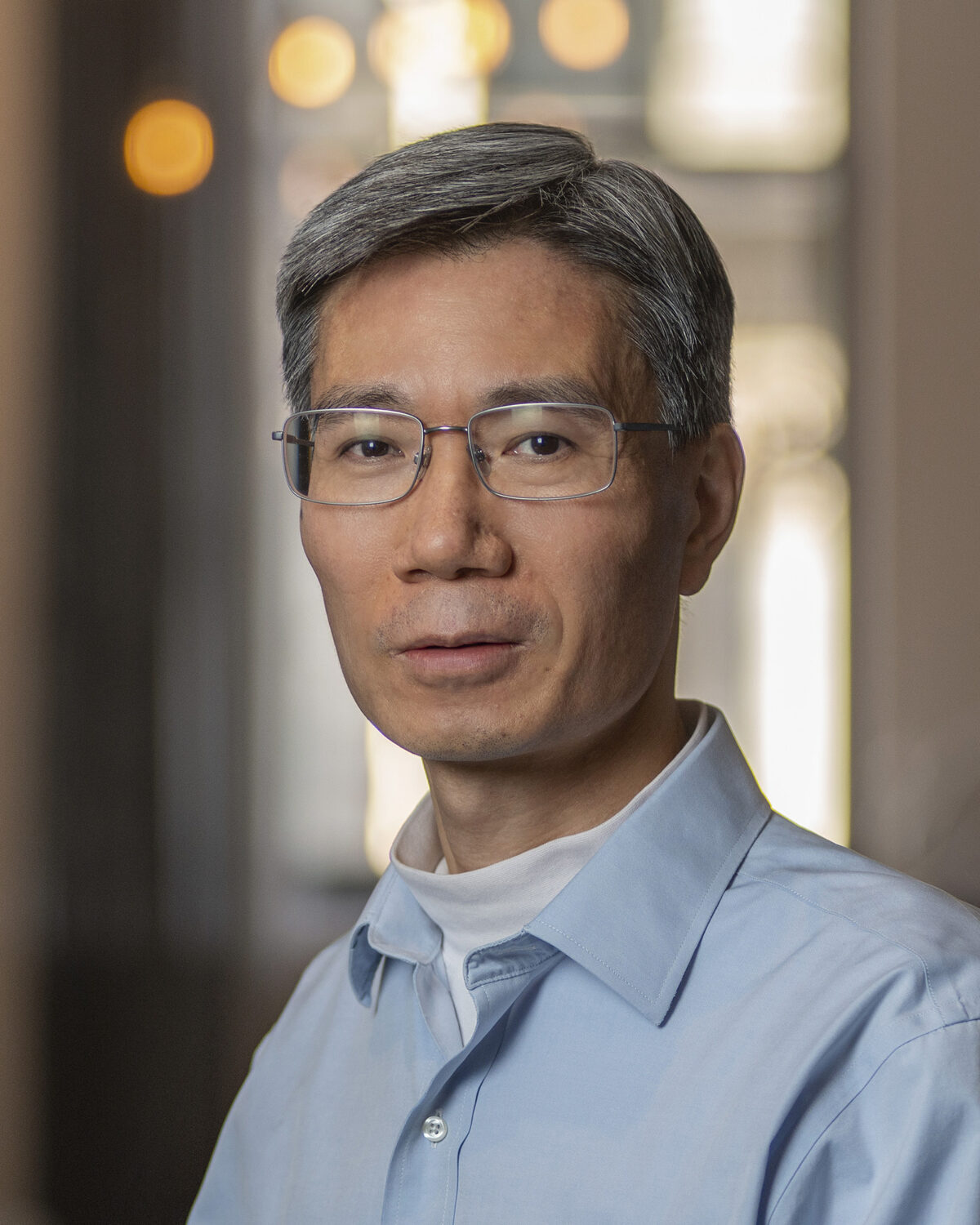 A portrait photo of Shidong Jiang.