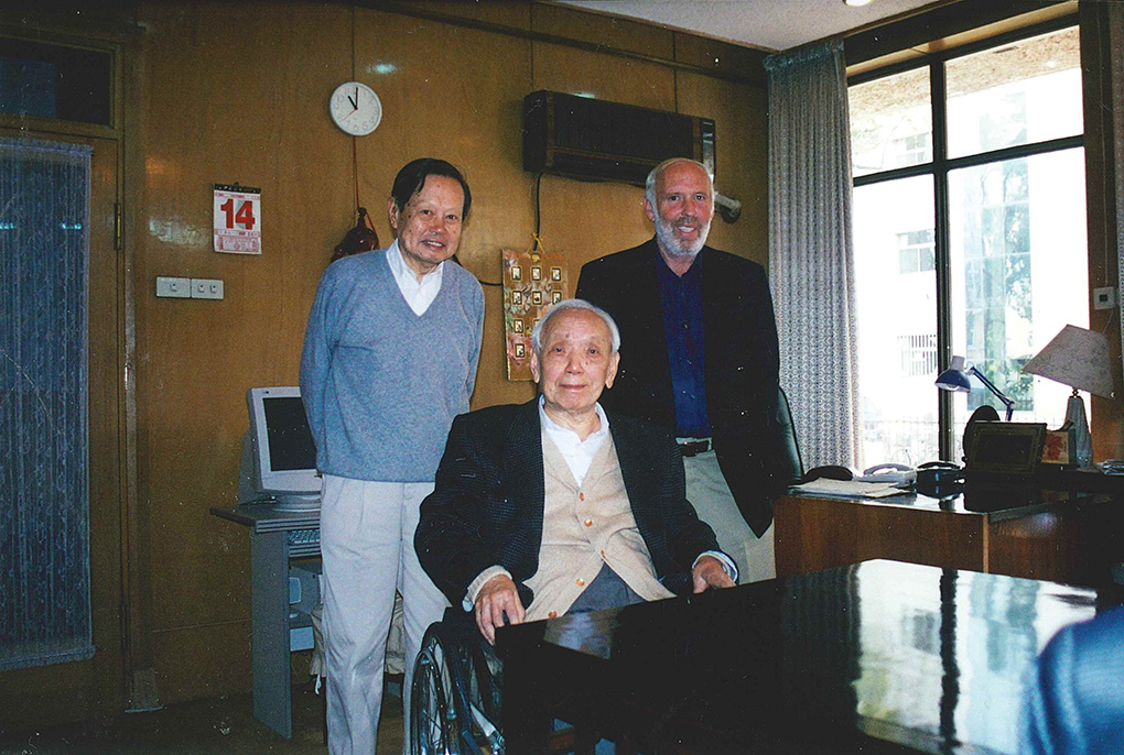 Chen-Ning Yang, Jim Simons and Shiing-Shen Chern pose for a photo in a room at University in Beijing.