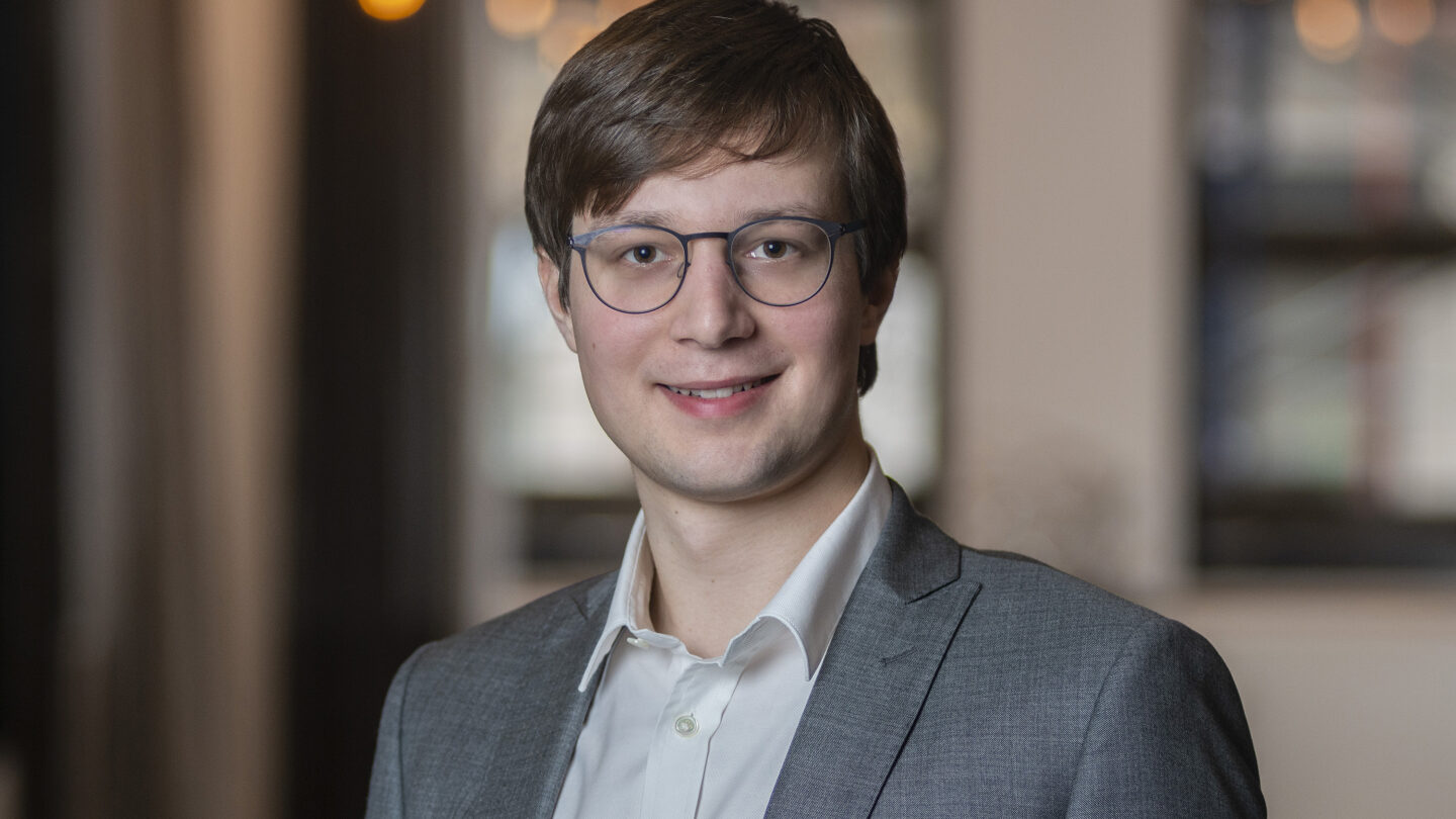 A portrait photo of Nikita Kavokine.