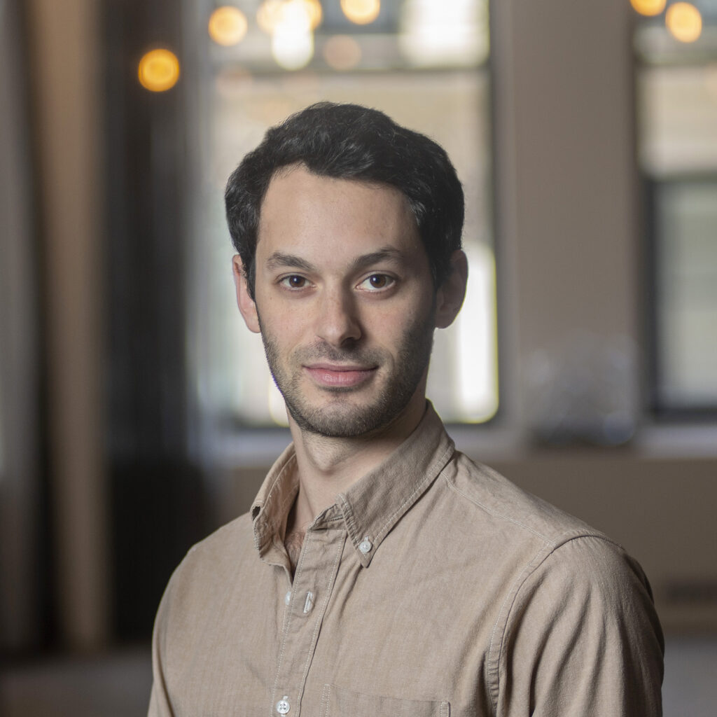 Portrait photo of Jason Kaye