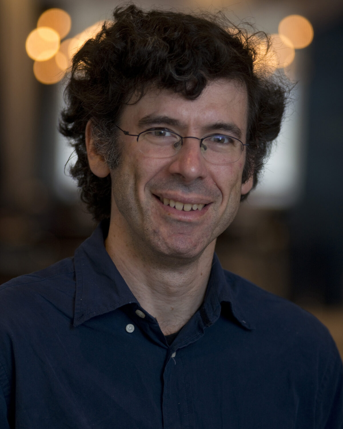 Portrait photo of Jon Kleinberg