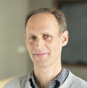 Portrait photo of Bruce Kleiner