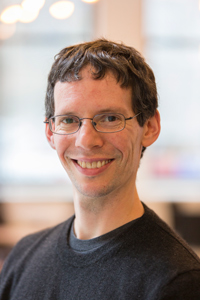 Portrait photo of Larry Guth