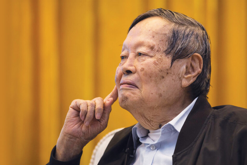 A photo of Chen-Ning Yang listening to a question.