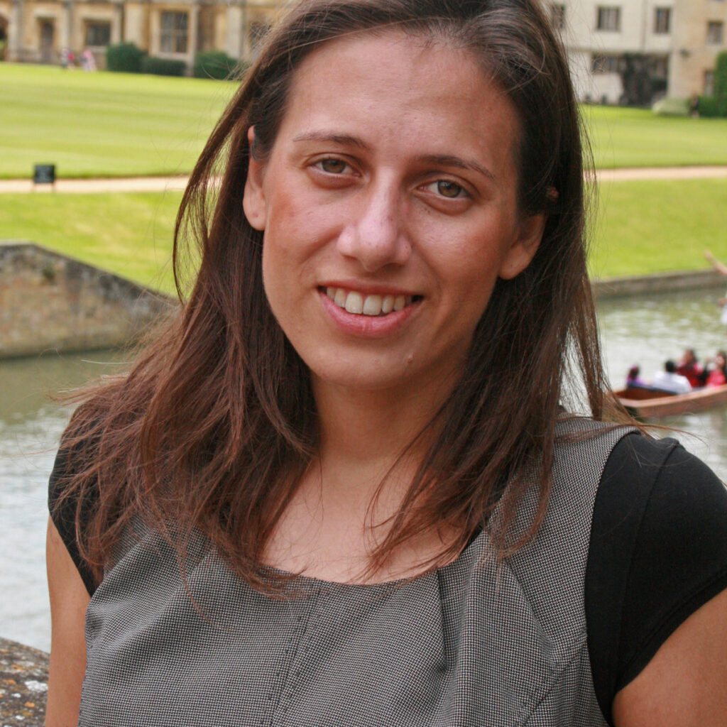Portrait photo of Lucy Colwell