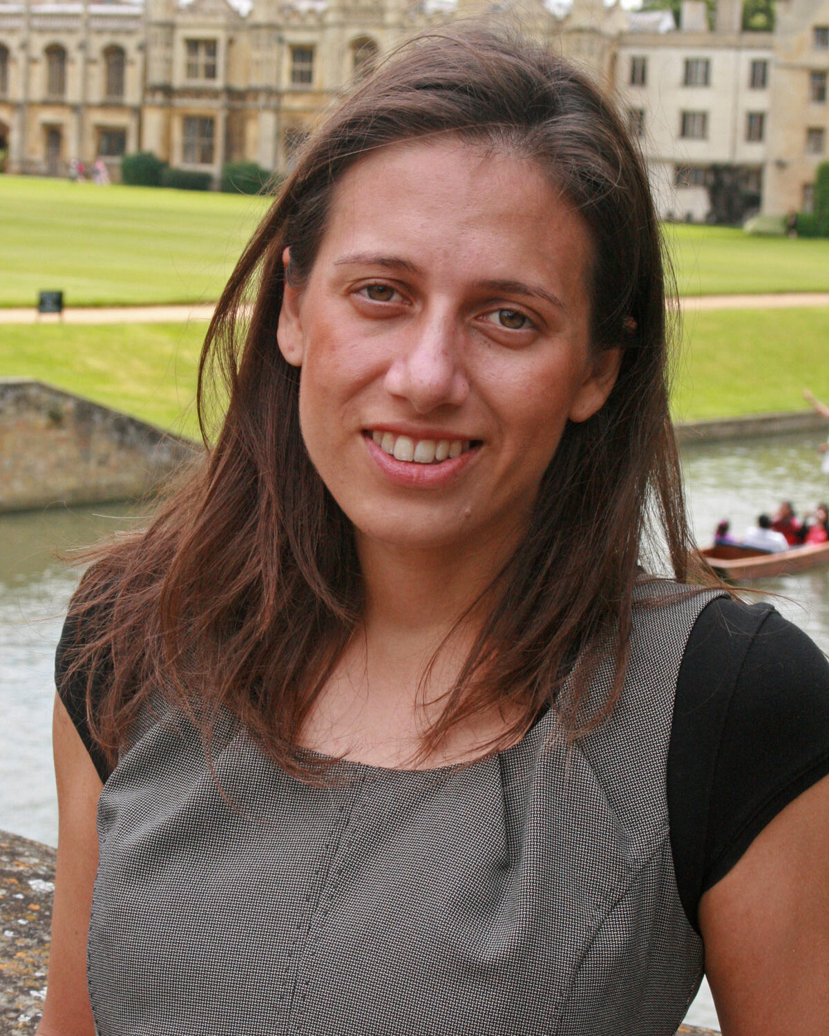 Portrait photo of Lucy Colwell