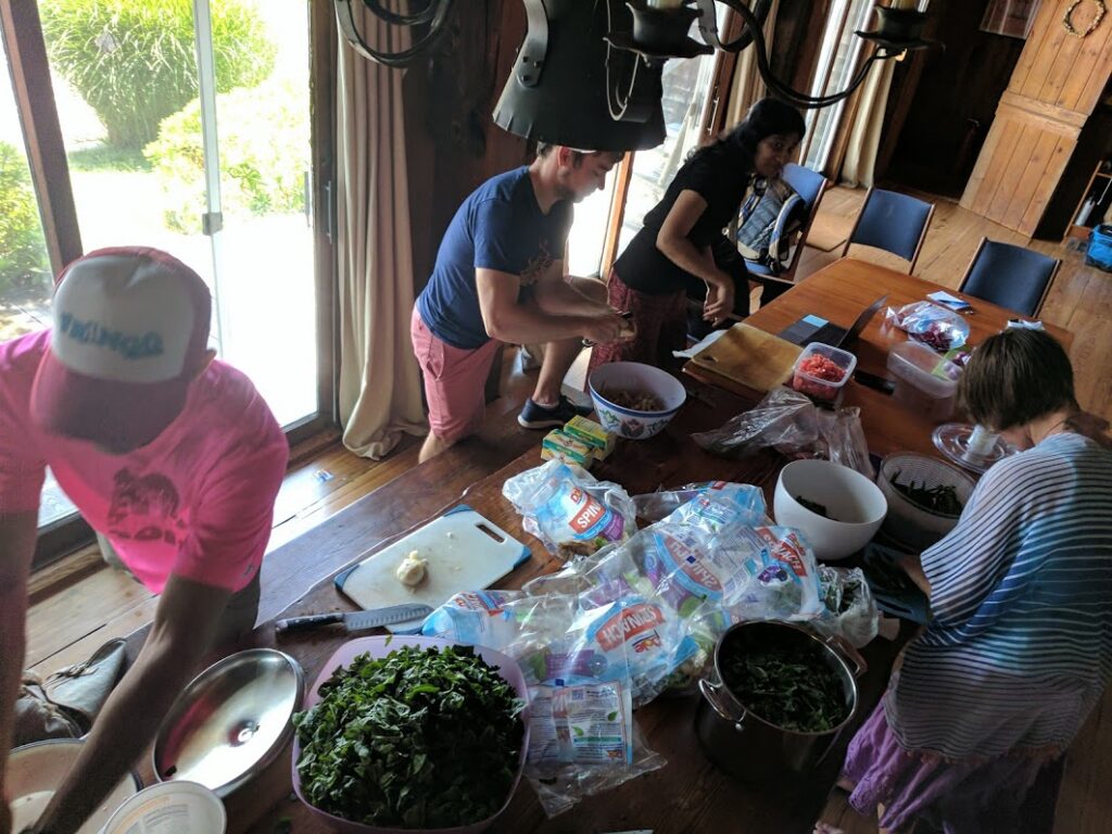 Students preparing dinner at the MCN course