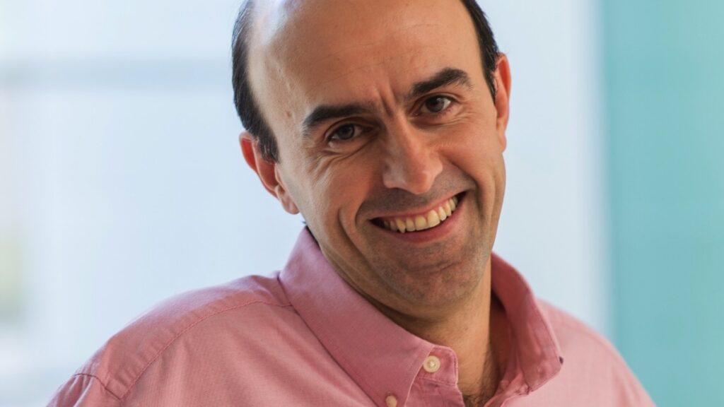 Portrait photo of Mehrdad Jazayeri