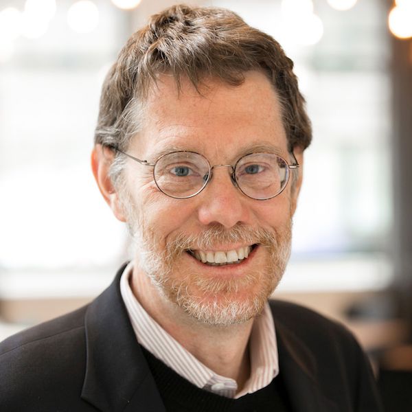 Portrait photo of Andrew Millis