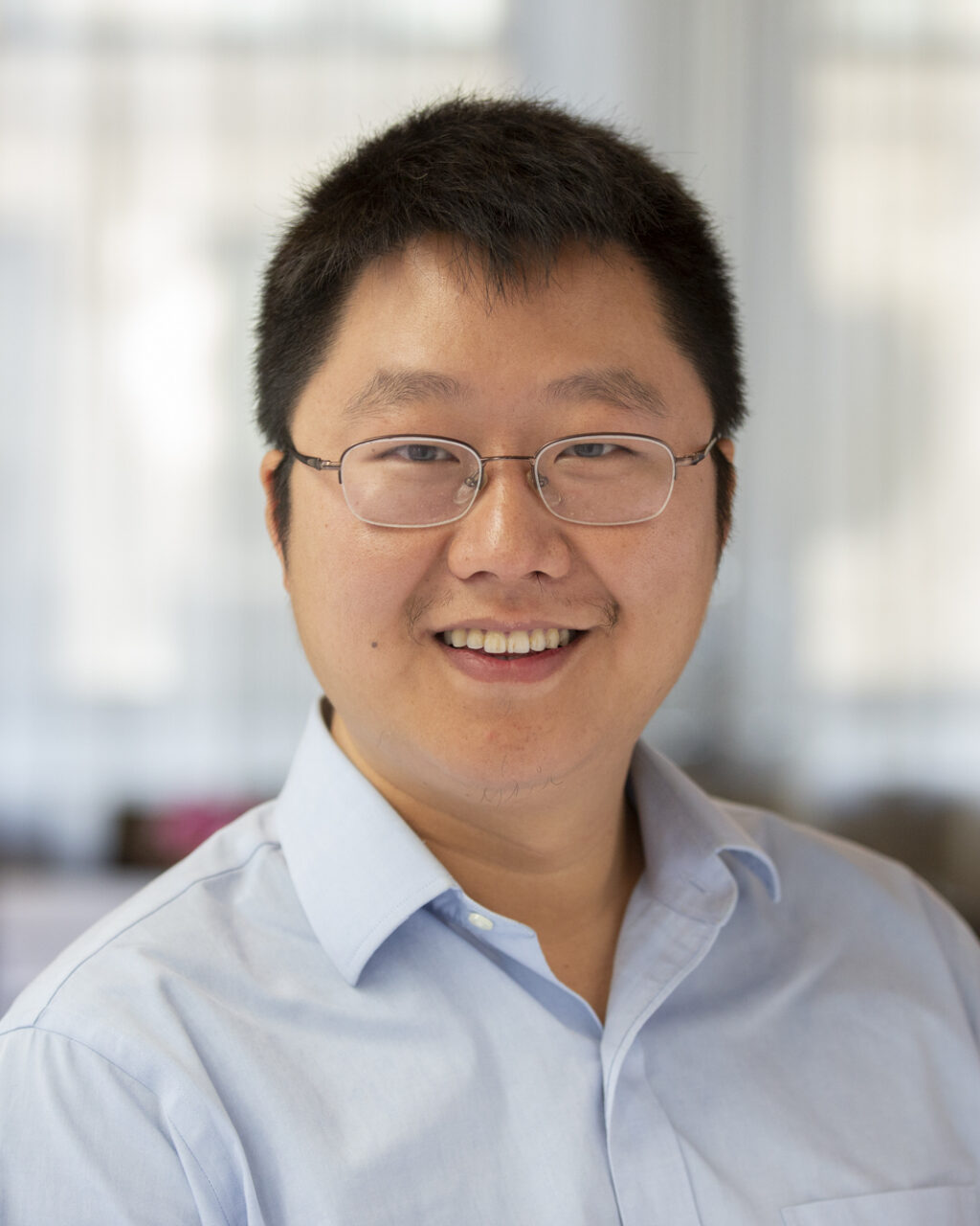 Portrait photo of Liang Fu
