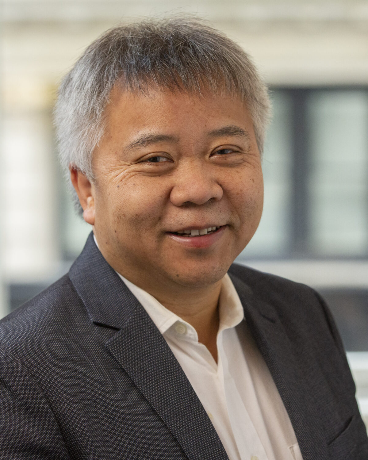 Portrait photo of Xiuxiong Chen