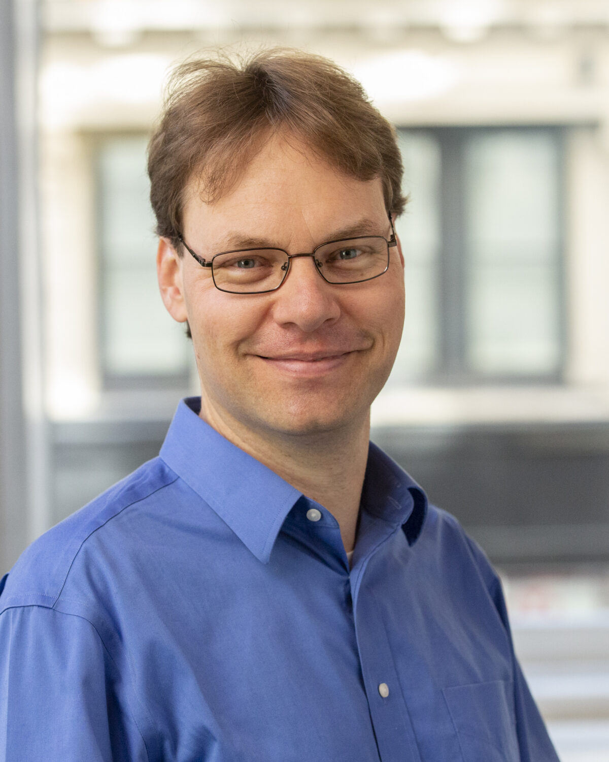 Portrait photo of Rouven Essig