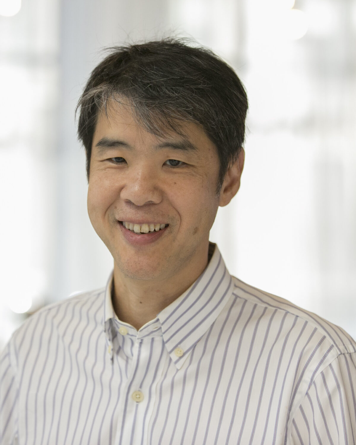 Portrait photo of Wayne Hu