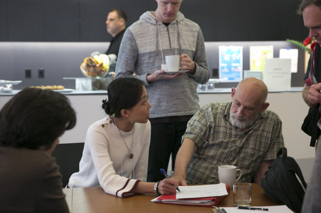 Qubit alumna Ying Zhao (left) speaks with Leonard Susskind, an IfQ principal investigator, during the 2017 annual meeting.