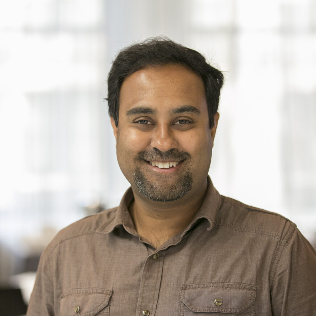 Portrait photo of Surya Ganguli