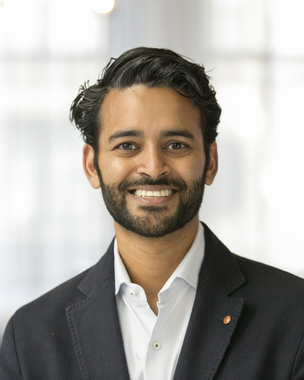 Portrait photo of Madhav Mani