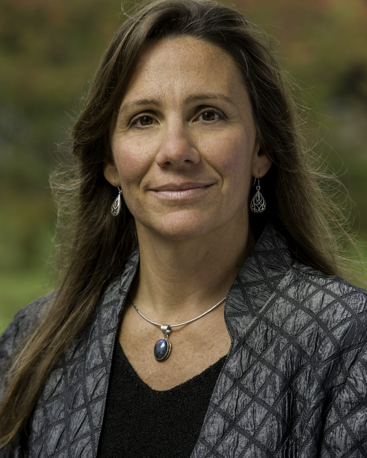 Portrait photo of Jennifer Raymond