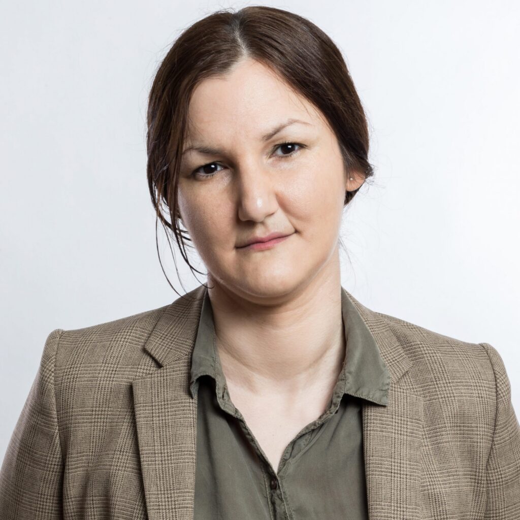 Cristina Savin headshot.