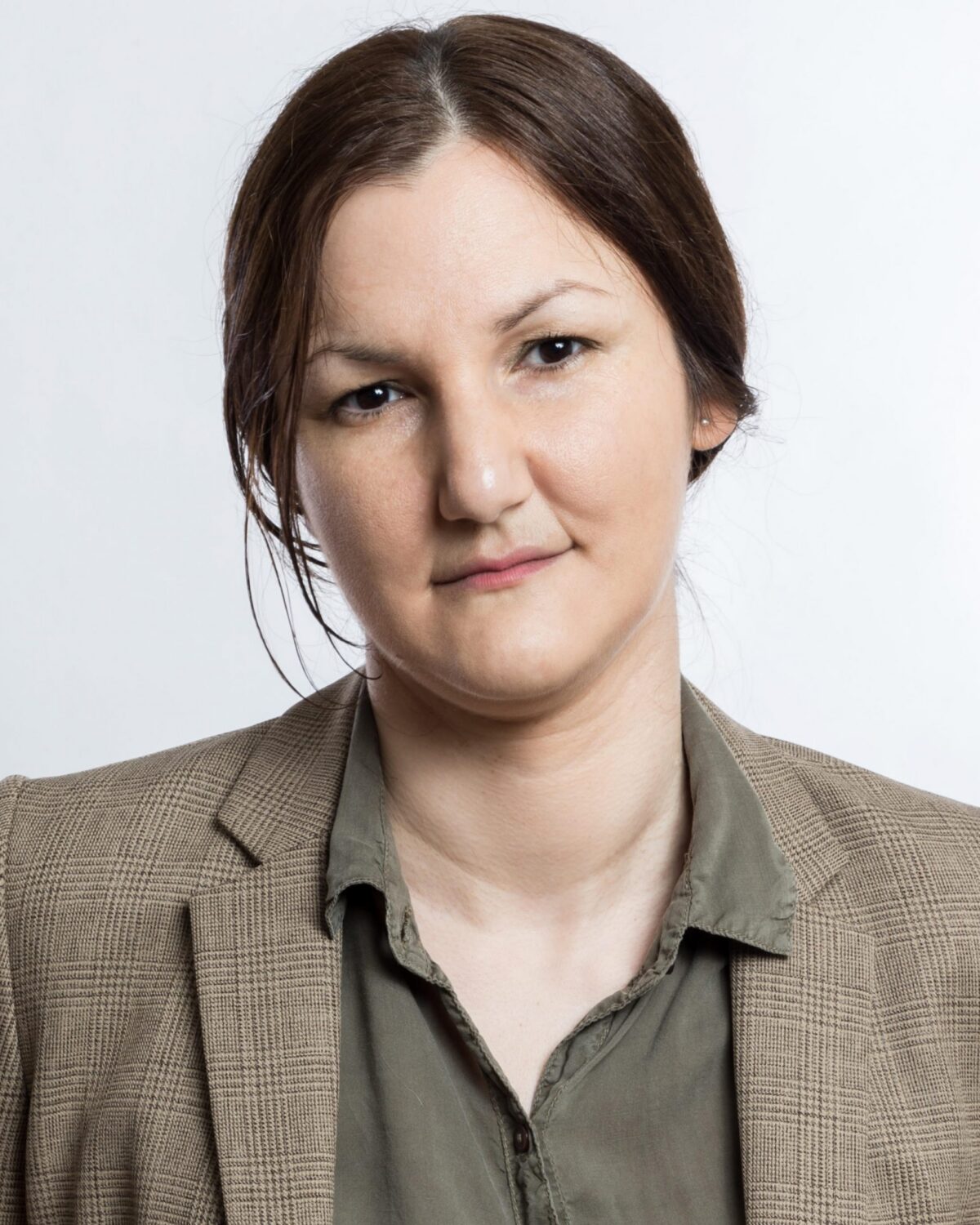 Cristina Savin headshot.