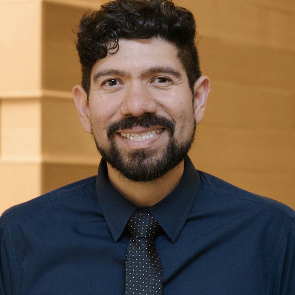 Saul Villeda headshot.