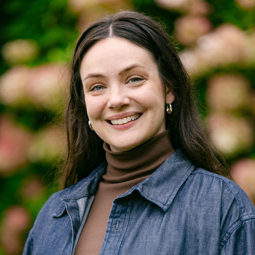 Elizabeth Simolke headshot.