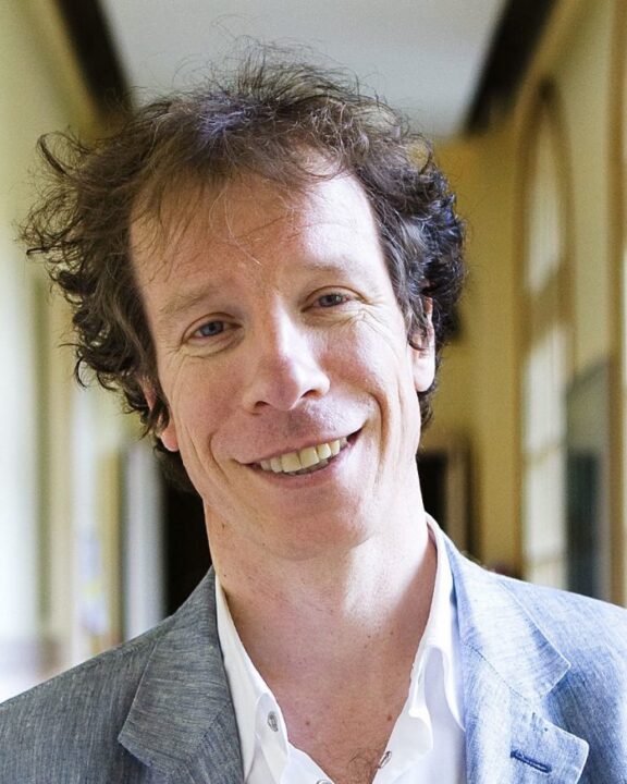 Portrait photo of Stéphane Mallat