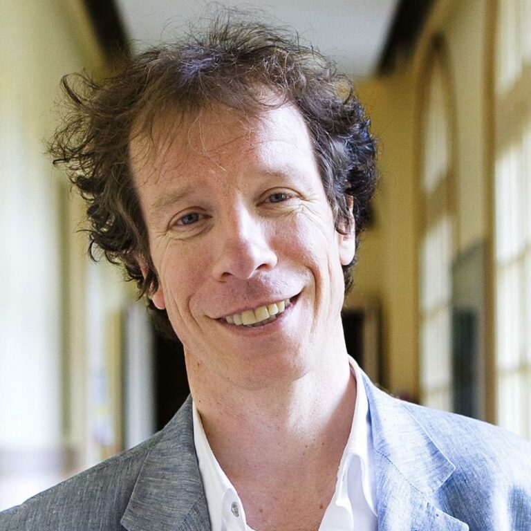 Portrait photo of Stéphane Mallat