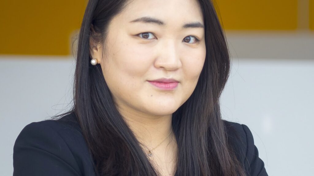 A portrait photo of ﻿SueYeon Chung.