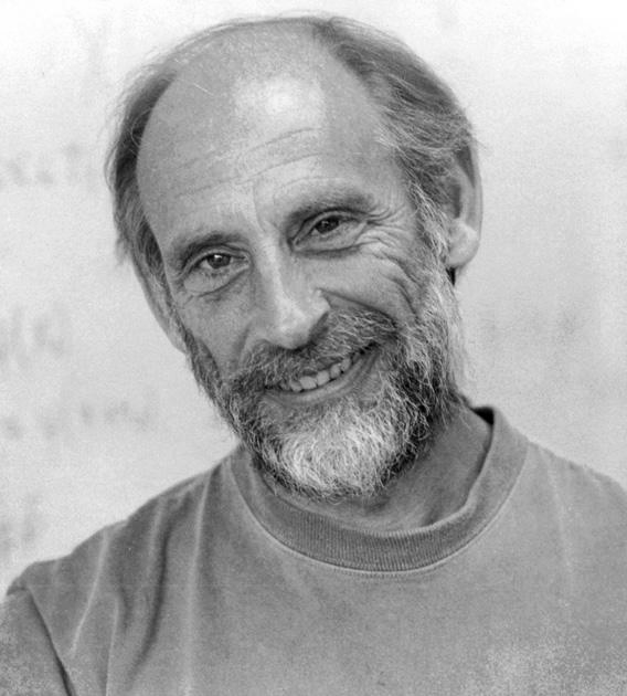 Portrait photo of Leonard Susskind