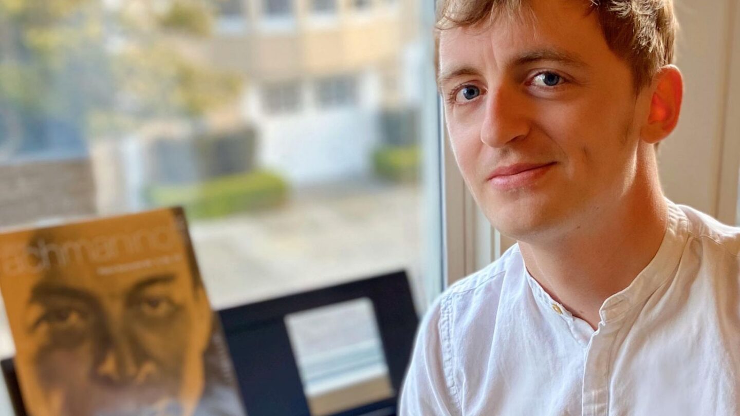 Sylvain Carpentier in front of a keyboard