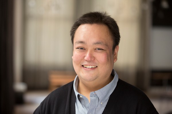 Portrait photo of Takashi Onikubo