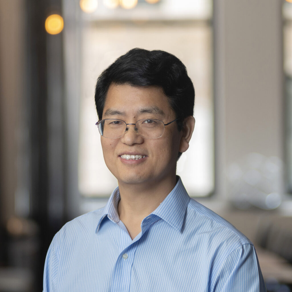 Portrait photo of Simon Xu