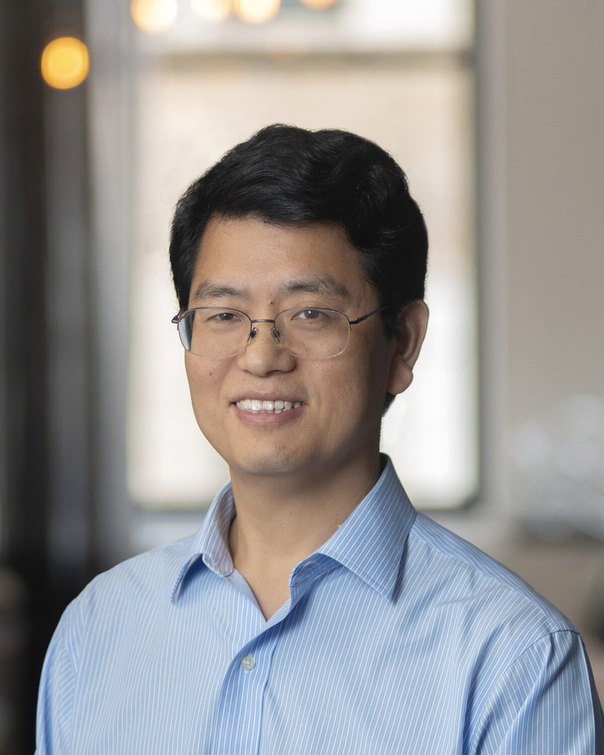 Portrait photo of Simon Xu