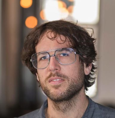 Portrait photo of Sebastian Fürthauer