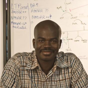 Portrait photo of Kwabena Boahen